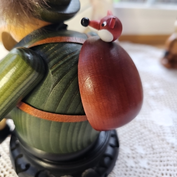 KWO Collection Made In Germany Shelf Sitter With A Fox Backpack And Dog On Lap - Picture 8 of 14